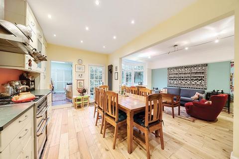 24 Fitzalan Road, London, N3 3PD