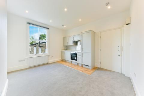 Studio to rent, First Floor Middle (Flat 4), 43 Queens Road, London