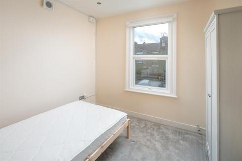 2 bedroom flat to rent, Gloucester Road, London, N17