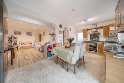 68 Denham Green Close, Denham, Uxbridge, UB9 5NB