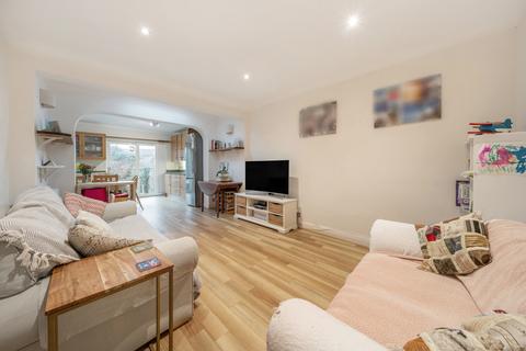68 Denham Green Close, Denham, Uxbridge, UB9 5NB