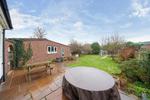 68 Denham Green Close, Denham, Uxbridge, UB9 5NB