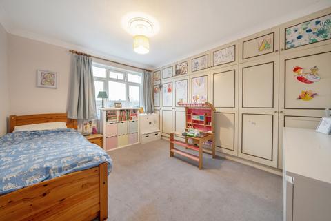 68 Denham Green Close, Denham, Uxbridge, UB9 5NB