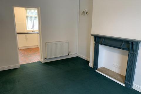 2 bedroom terraced house to rent, Queen Street, Glossop