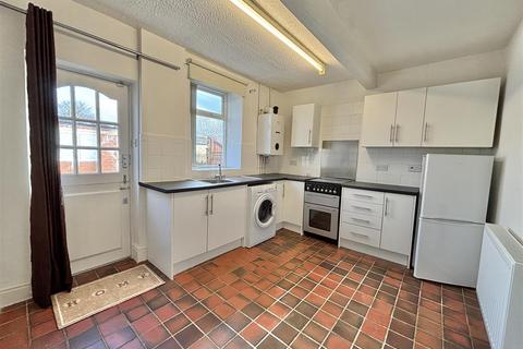 2 bedroom terraced house to rent, Queen Street, Glossop