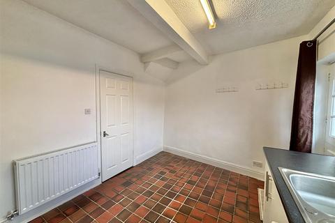 2 bedroom terraced house to rent, Queen Street, Glossop