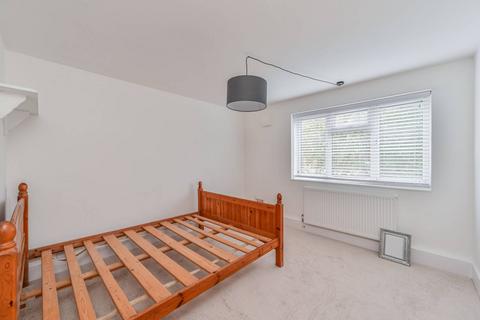 3 bedroom flat to rent, Burnbury Road, Balham, London, SW12