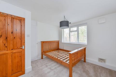 3 bedroom flat to rent, Burnbury Road, Balham, London, SW12