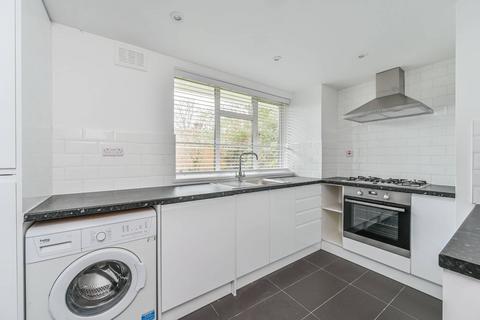 3 bedroom flat to rent, Burnbury Road, Balham, London, SW12