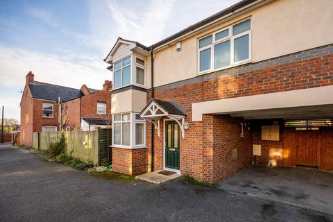 1 Garden Close, New Malden, KT3 3RE