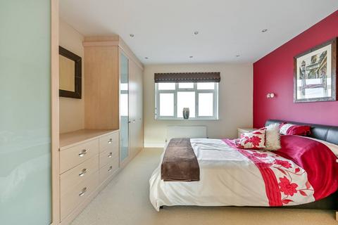 1 Garden Close, New Malden, KT3 3RE