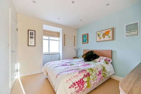 1 Garden Close, New Malden, KT3 3RE