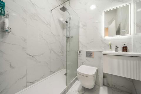 1 bedroom flat for sale, Clapham High Street, London SW4