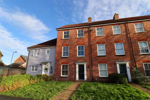 3 bedroom townhouse to rent, Shocksham Terrace, Soham CB7