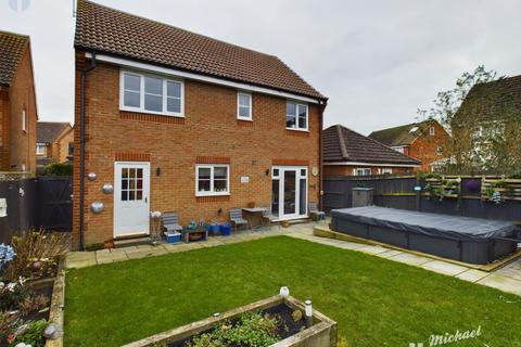 4 bedroom detached house for sale, Hinds Way, Aylesbury, HP21 8FS