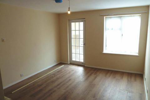 1 bedroom maisonette to rent, Delaporte Close, Epsom KT17