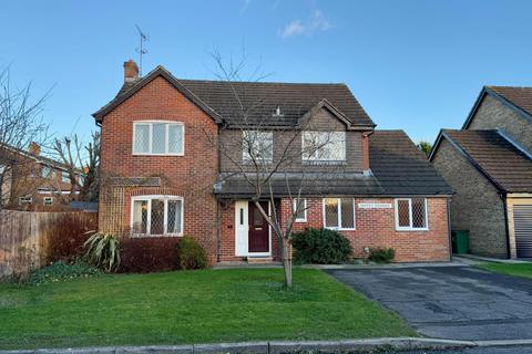 4 bedroom detached house to rent, Forest Oaks, Horsham, RH13