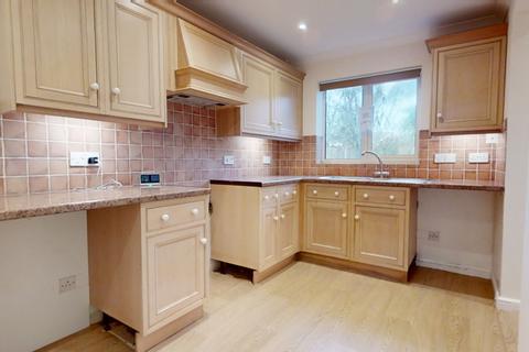 4 bedroom detached house to rent, Forest Oaks, Horsham, RH13