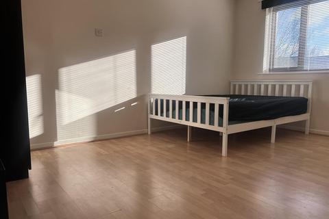 Studio to rent, Kingfisher Walk, Colindale, London