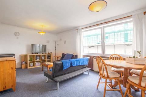 2 bedroom flat to rent, Chiswick High Road, London W4