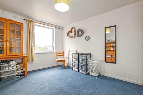 2 bedroom flat to rent, Chiswick High Road, London W4