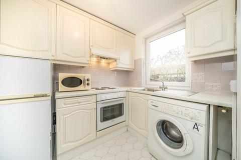 2 bedroom flat to rent, Chiswick High Road, London W4