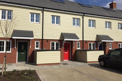 2 bedroom terraced house to rent, Oakcroft Road, Britwell