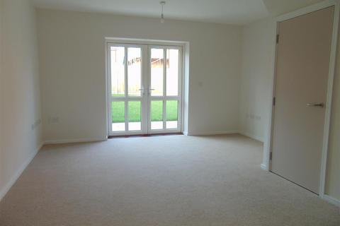 2 bedroom terraced house to rent, Oakcroft Road, Britwell