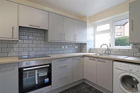 1 bedroom flat for sale, St. Annes Mount, Redhill