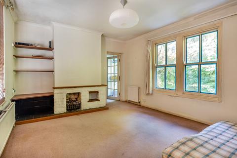 1 bedroom ground floor flat for sale, Station Road, Amersham