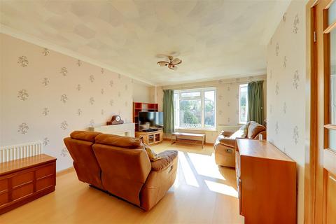 2 bedroom flat for sale, Latimer Road, Worthing BN11