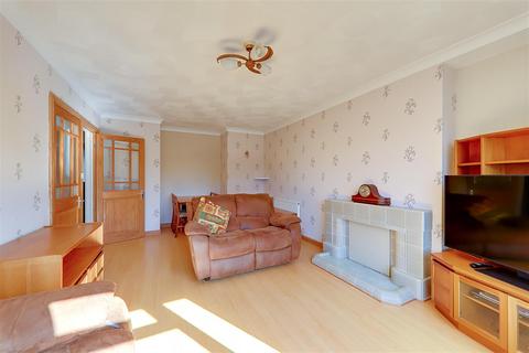 2 bedroom flat for sale, Latimer Road, Worthing BN11