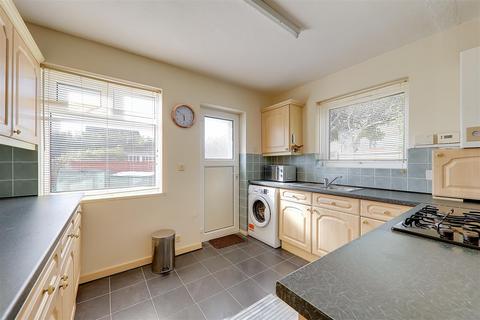 2 bedroom flat for sale, Latimer Road, Worthing BN11