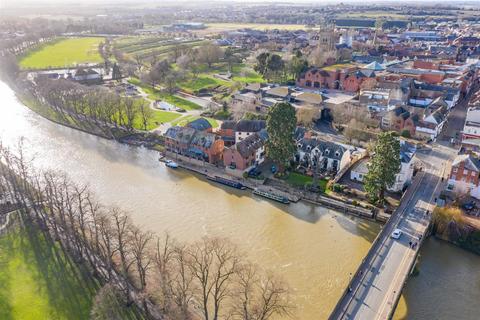 3 bedroom semi-detached house to rent, Monks Walk, Evesham