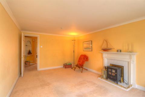 3 bedroom semi-detached house to rent, Monks Walk, Evesham