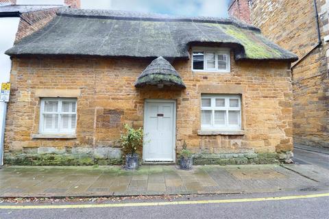 4 bedroom detached house to rent, High Street East, Leicestershire LE15