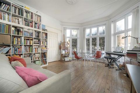 3 bedroom flat for sale, Mapesbury Road, London NW2