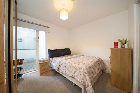 2 bedroom flat to rent, Barge Walk, London SE10