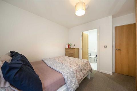 2 bedroom flat to rent, Barge Walk, London SE10