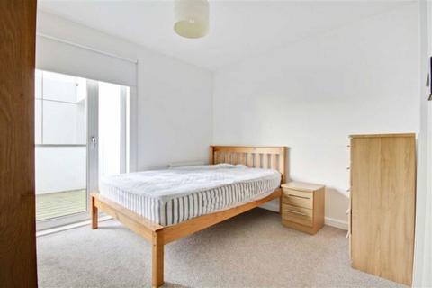 2 bedroom flat to rent, Barge Walk, London SE10