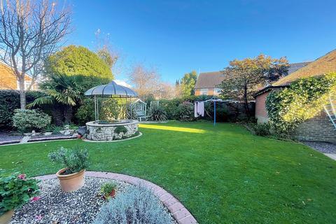 4 bedroom detached house to rent, Ferndown