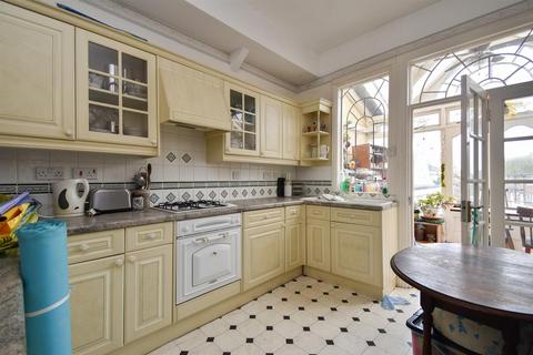 3 bedroom house for sale, High Street, Hastings TN34