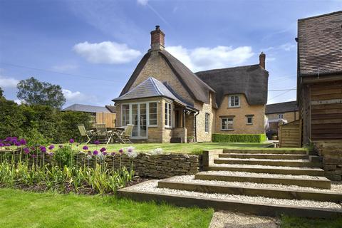 3 bedroom cottage for sale, South Street, Middle Barton