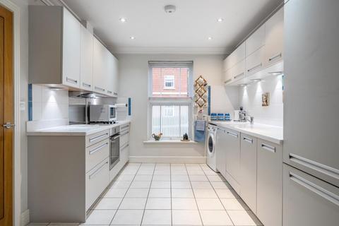 15 College Close, Thame, OX9 2DQ
