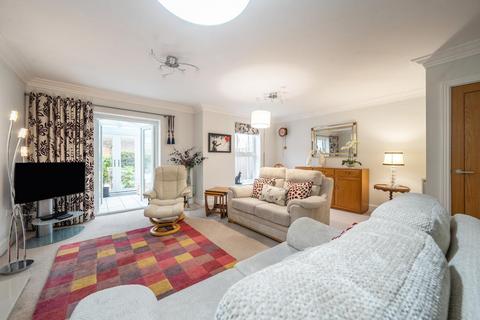 15 College Close, Thame, OX9 2DQ