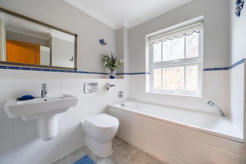 15 College Close, Thame, OX9 2DQ