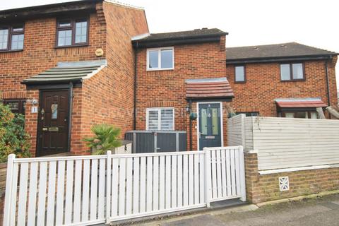 2 bedroom terraced house to rent, Willow Road, New Malden