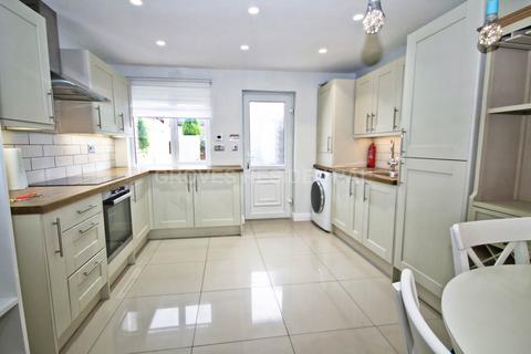 2 bedroom terraced house to rent, Willow Road, New Malden