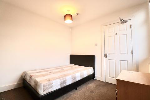 1 bedroom in a house share to rent, Weedon Road, St James, Northampton, NN5