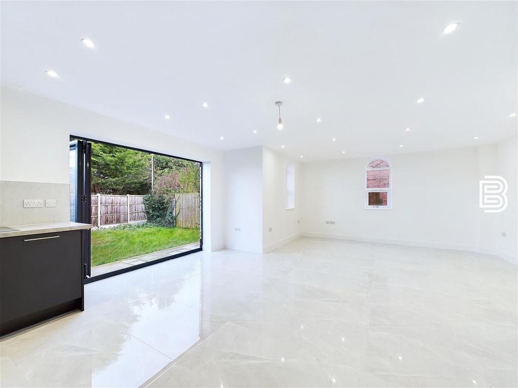 CAM03787 G0-PR0040-STILL013.jpg